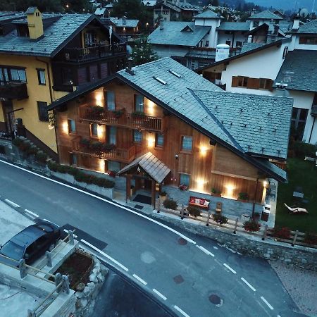 Hotel L'Abri Des Amis Courmayeur Exterior foto