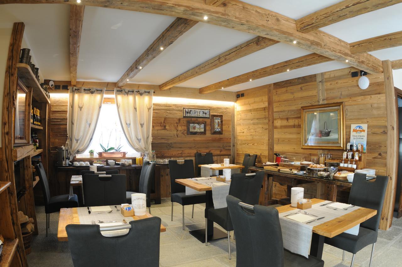 Hotel L'Abri Des Amis Courmayeur Exterior foto